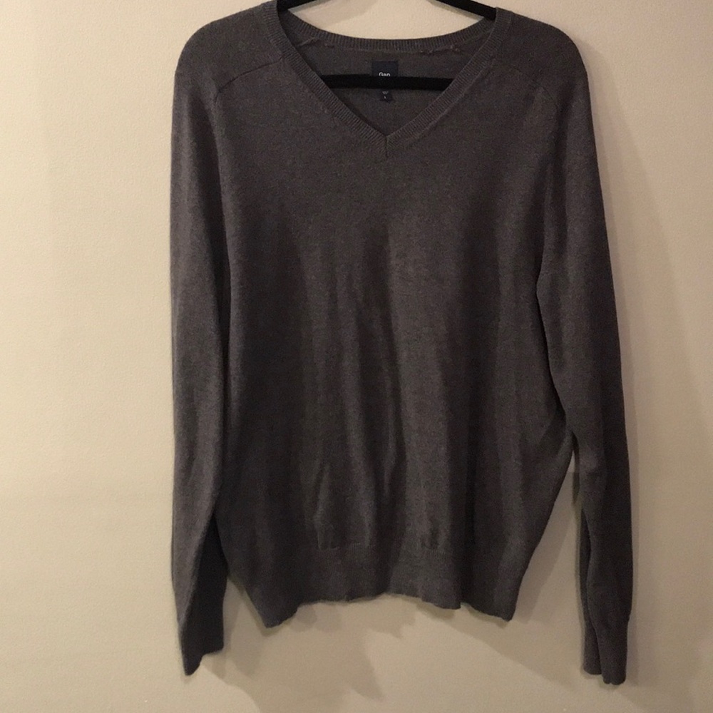 Men’s V-neck sweater